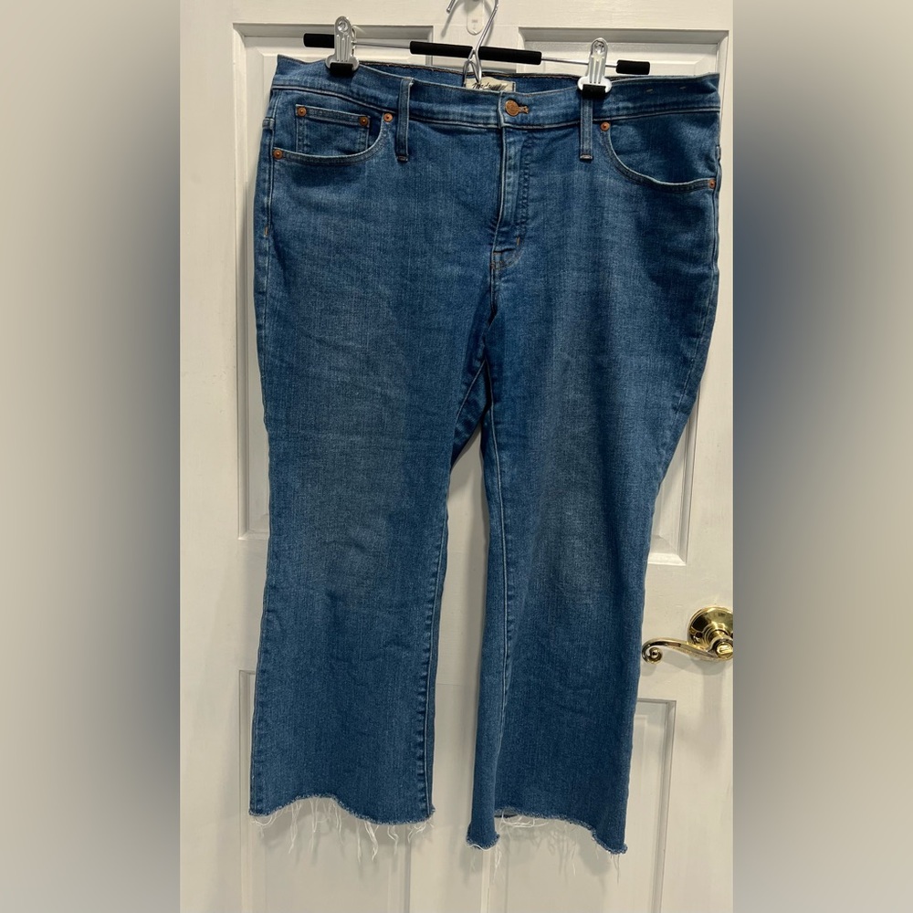 MADEWELL Mid Rise Kick Out Denim Jeans Raw Hem 5 Pocket SZ 33P PETITE Pre Loved